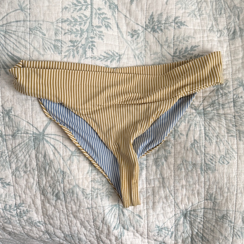 Striped reversible RVCA bottoms